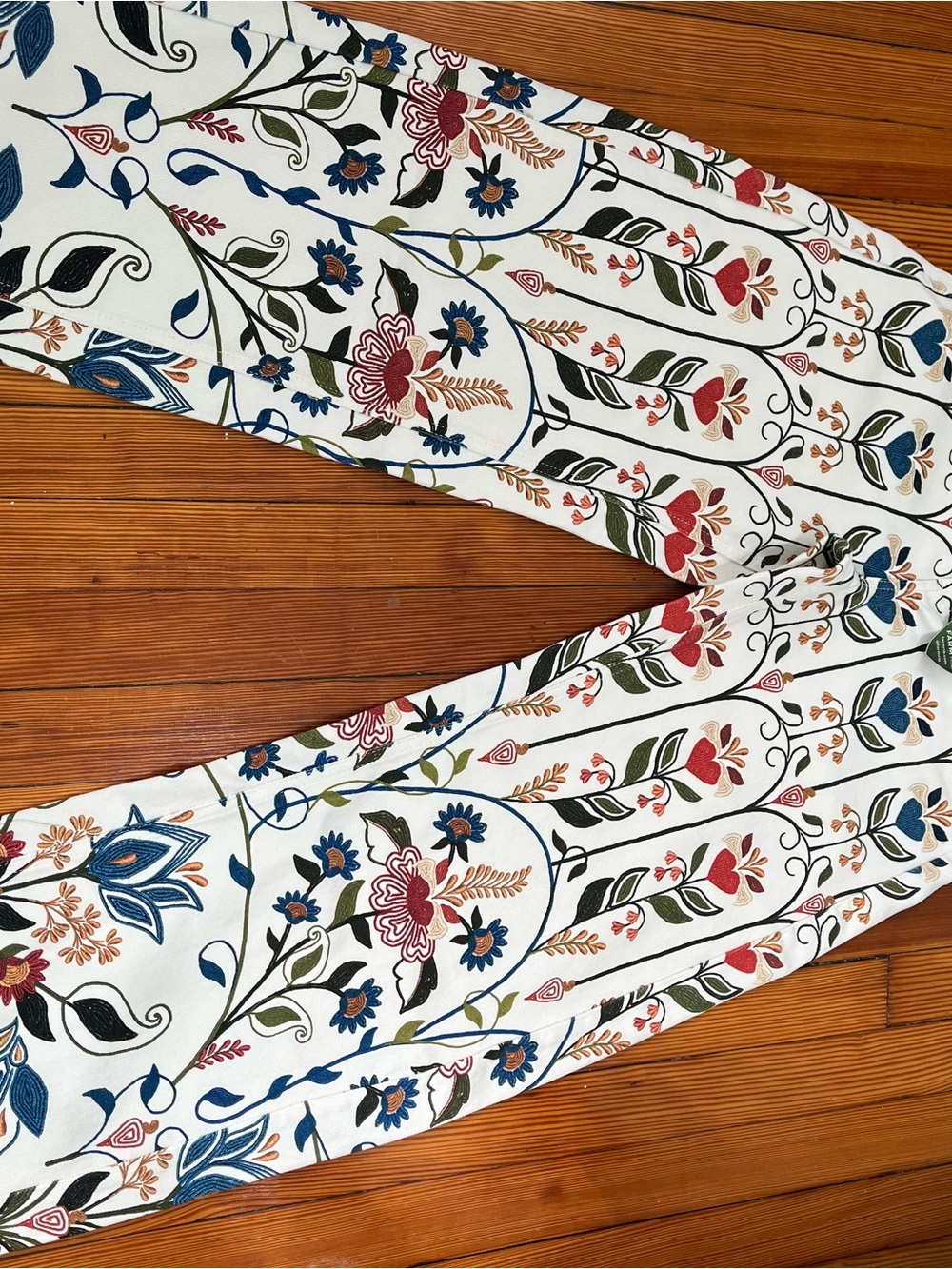 FARM Rio White Wide-Leg Pants with Multicolor Floral Print - Picture 3 of 3